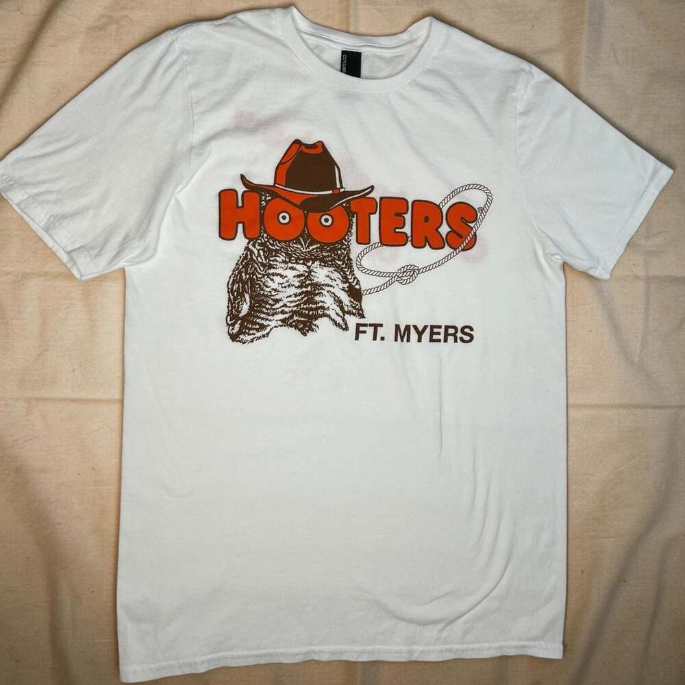 Hooters Ft Myers Owl Graphic Tee Youth XL Women’s XS S